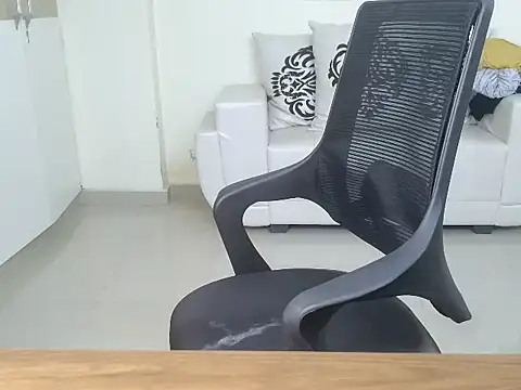 Snapshot of Meadow_rain1 chatting on October 9, 2025, 12:49 pm Meadow rain1 online show from October 9, 2025, 12:49 pm