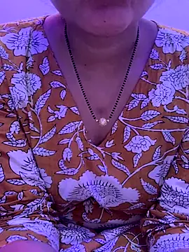 bindiyarani01 online show from October 5, 2025, 1:35 pm