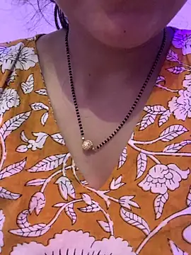 bindiyarani01 online show from October 6, 2025, 5:52 am