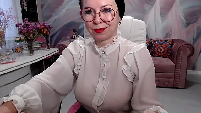 Snapshot of Arisa5000 chatting on November 18, 2025, 7:11 am Arisa5000 online show from November 18, 2025, 7:11 am