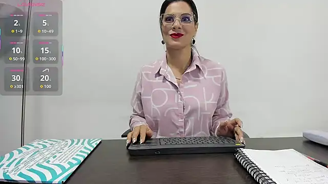 Snapshot of scarlett__m chatting on November 15, 2025, 11:14 am scarlett m online show from November 15, 2025, 11:14 am