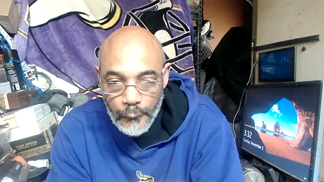 Snapshot of A_CIGAR_MAN chatting on November 2, 2025, 8:36 pm A CIGAR MAN online show from November 2, 2025, 8:36 pm