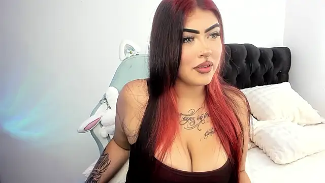 hollycute   online show from March 5, 2026, 6:37 pm