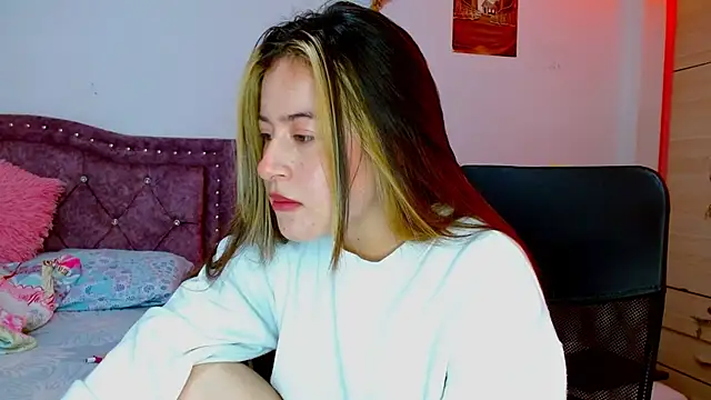 Snapshot of Hanssel_tess chatting on November 12, 2025, 6:23 pm Hanssel tess online show from November 12, 2025, 6:23 pm