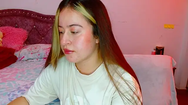 Snapshot of Hanssel_tess chatting on November 18, 2025, 6:33 pm Hanssel tess online show from November 18, 2025, 6:33 pm