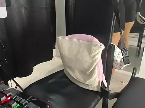 Baby Latin online show from October 25, 2025, 3:28 am