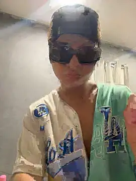 Snapshot of lain213 chatting on October 7, 2025, 6:14 am lain213 online show from October 7, 2025, 6:14 am