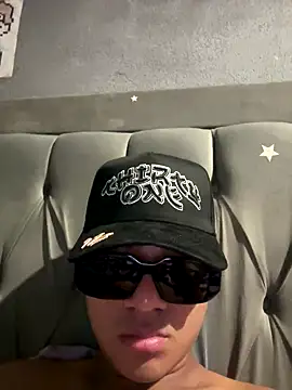 Snapshot of lain213 chatting on October 21, 2025, 6:02 am lain213 online show from October 21, 2025, 6:02 am