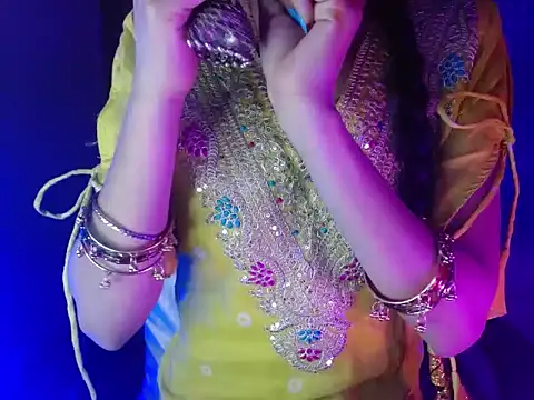 Roiseeee online show from February 26, 2026, 4:56 am