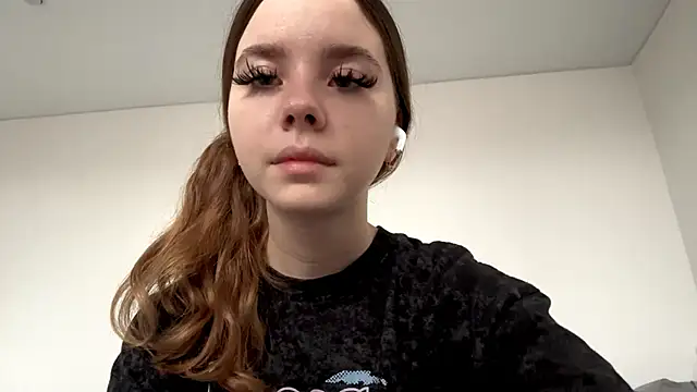 Snapshot of EhtelBiondi chatting on December 1, 2025, 8:15 am EhtelBiondi online show from December 1, 2025, 8:15 am