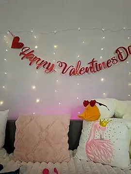 Evarey  online show from February 15, 2026, 6:36 am