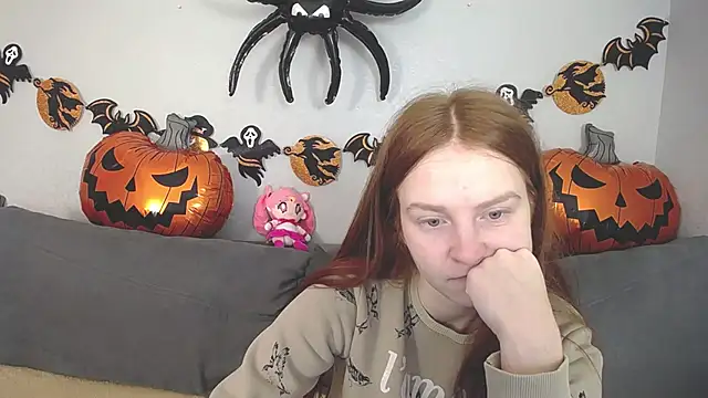 Evarey  online show from November 1, 2025, 5:03 am