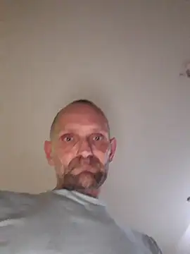 Remello1 online show from October 24, 2025, 11:37 pm