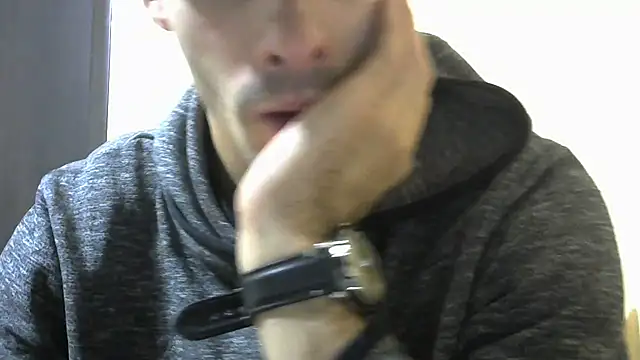 Snapshot of MakabulaAndrey chatting on November 6, 2025, 5:55 am MakabulaAndrey online show from November 6, 2025, 5:55 am