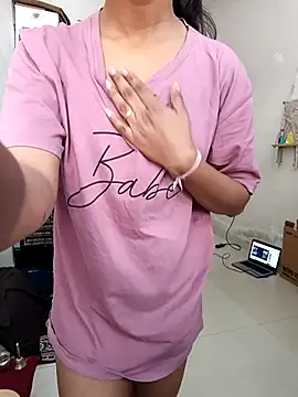 anshika0124 online show from November 15, 2025, 5:11 am