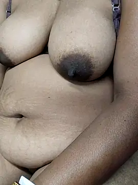 Snapshot of Queen_washna1 chatting on December 14, 2025, 8:09 am Queen washna1 online show from December 14, 2025, 8:09 am