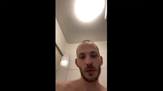 MolleDolle online show from April 21, 2026, 8:04 pm