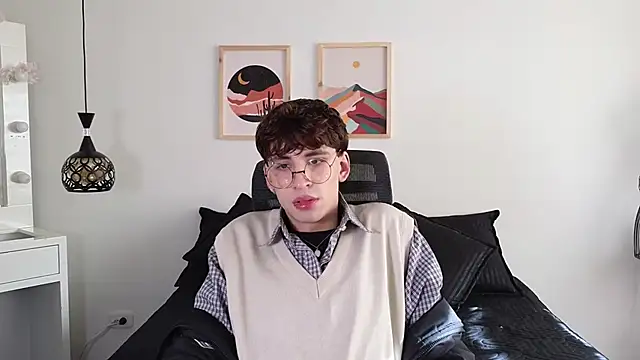 demianmoon online show from October 15, 2025, 12:35 pm