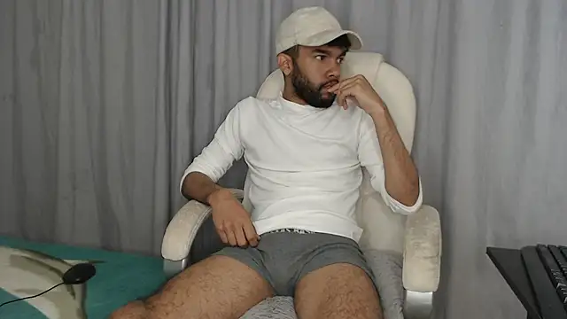 Snapshot of andresnoir_ chatting on October 21, 2025, 2:16 pm andresnoir online show from October 21, 2025, 2:16 pm