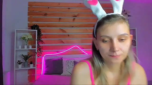 Sophia Elliott online show from October 14, 2025, 1:50 am
