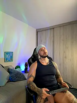 Dave-Max01 online show from November 11, 2025, 1:55 am