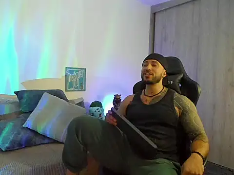 Dave-Max01 online show from November 7, 2025, 3:11 am