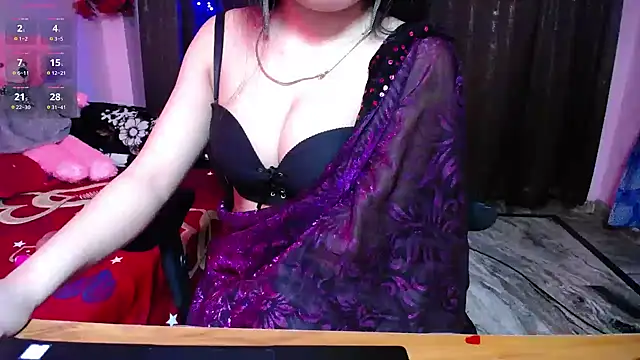 Snapshot of Hot_Hazel chatting on February 14, 2026, 8:58 am Hot Hazel online show from February 14, 2026, 8:58 am