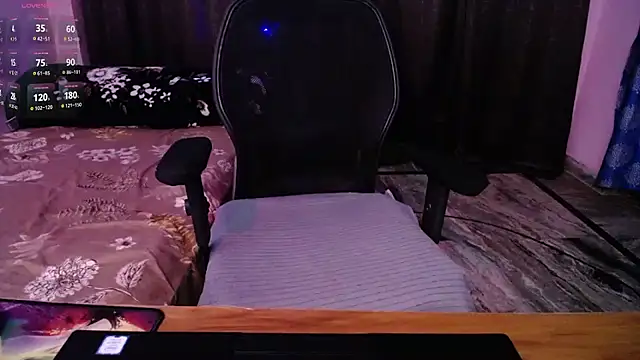 Snapshot of Hot_Hazel chatting on December 22, 2025, 5:57 pm Hot Hazel online show from December 22, 2025, 5:57 pm