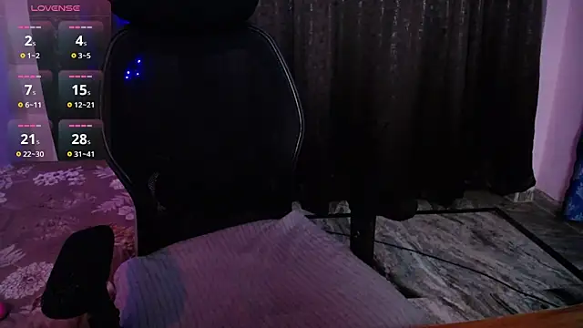 Snapshot of Hot_Hazel chatting on March 1, 2026, 9:26 pm Hot Hazel online show from March 1, 2026, 9:26 pm