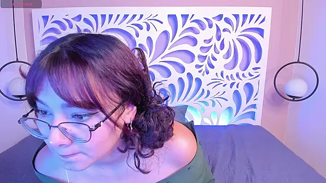 sunny maya  online show from November 29, 2025, 5:40 am