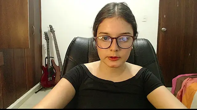 Snapshot of CarlaLorez chatting on March 8, 2026, 6:06 am CarlaLorez online show from March 8, 2026, 6:06 am