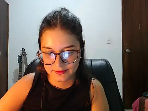 Snapshot of CarlaLorez chatting on May 13, 2026, 2:51 am CarlaLorez online show from May 13, 2026, 2:51 am