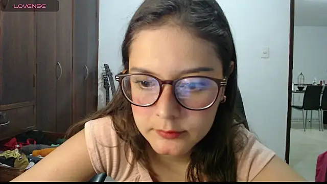 Snapshot of CarlaLorez chatting on March 17, 2026, 1:08 am CarlaLorez online show from March 17, 2026, 1:08 am