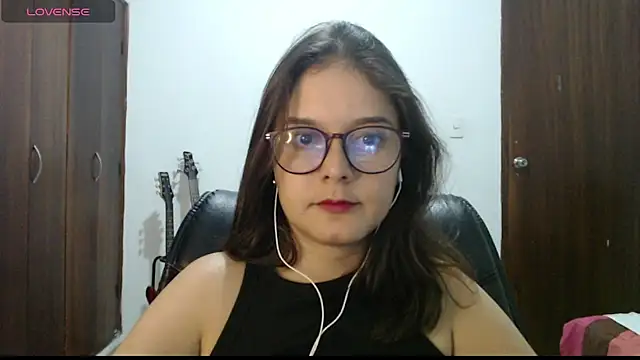 Snapshot of CarlaLorez chatting on April 3, 2026, 4:41 am CarlaLorez online show from April 3, 2026, 4:41 am