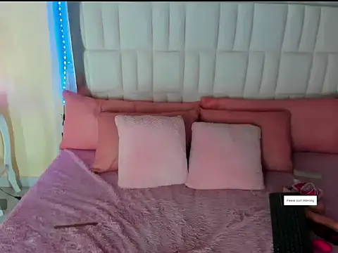 LunaaBlaze online show from November 7, 2025, 12:53 pm