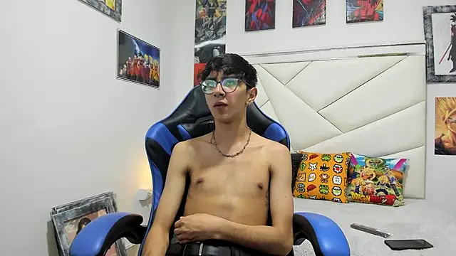 TWINK JOSS online show from October 17, 2025, 7:59 pm