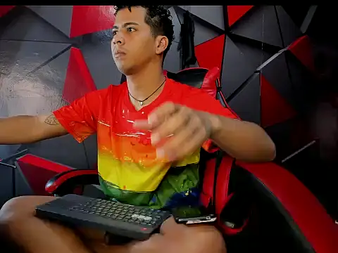 Snapshot of Raphael_LatinBoy chatting on October 21, 2025, 8:19 pm Raphael LatinBoy online show from October 21, 2025, 8:19 pm