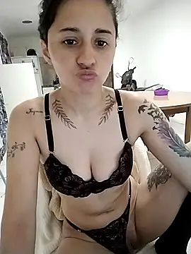 Snapshot of latina120 chatting on October 29, 2025, 3:16 am latina120 online show from October 29, 2025, 3:16 am