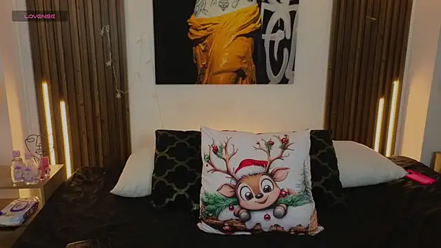 Snapshot of Kitty_Bombon chatting on December 3, 2025, 8:19 pm Kitty Bombon online show from December 3, 2025, 8:19 pm