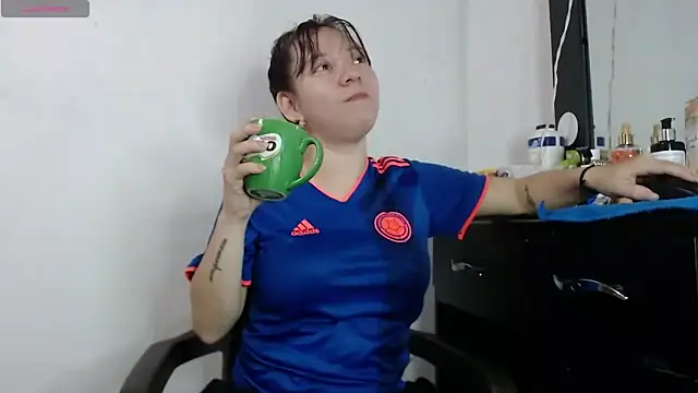 Snapshot of Damara_Rolands- chatting on November 6, 2025, 5:50 pm Damara Rolands- online show from November 6, 2025, 5:50 pm