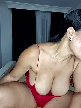 karla-bruni online show from April 21, 2026, 10:00 am