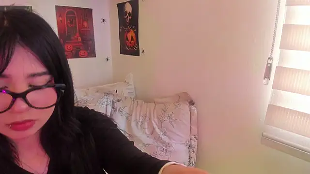 Snapshot of Lilith_salvatoree chatting on October 15, 2025, 1:52 pm Lilith salvatoree online show from October 15, 2025, 1:52 pm