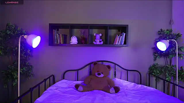 Snapshot of Bayonetta_doll chatting on December 2, 2025, 12:29 pm Bayonetta doll online show from December 2, 2025, 12:29 pm