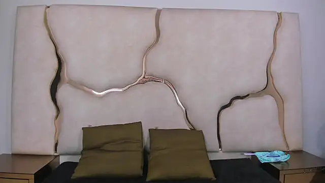 Snapshot of Mia_clark18 chatting on December 5, 2025, 3:54 pm Mia clark18 online show from December 5, 2025, 3:54 pm