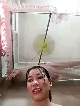 ladzy sexy online show from April 12, 2026, 7:44 am