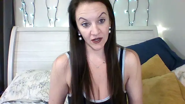 easy briezy online show from November 10, 2025, 6:46 pm