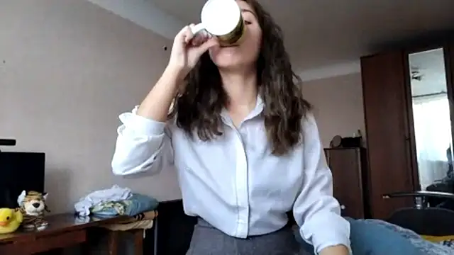 MiaLovelyOne online show from October 7, 2025, 8:15 am