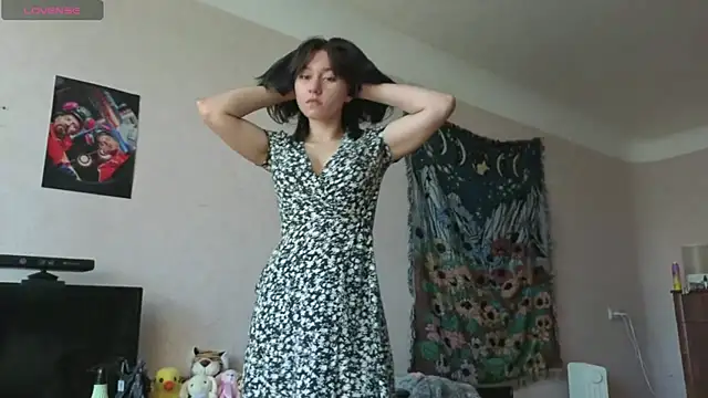 Snapshot of MiaLovelyOne chatting on June 9, 2026, 6:25 am MiaLovelyOne online show from June 9, 2026, 6:25 am