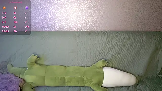 QuiveredFrown online show from November 8, 2025, 11:47 am