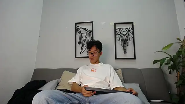 Austin Reeds online show from October 21, 2025, 3:11 pm